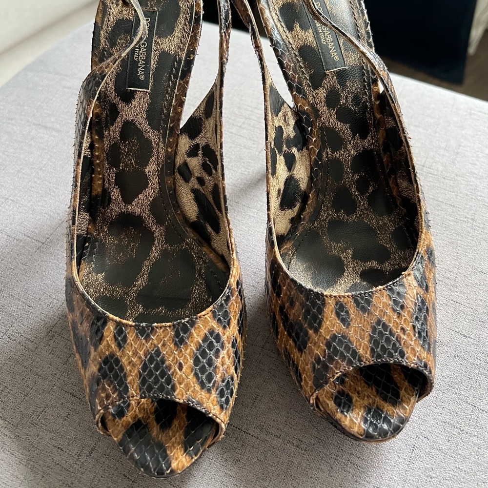 Very Sexy and Comfortable Leopard Skin Dolce and Gabbana open toe Heel.❤️❤️